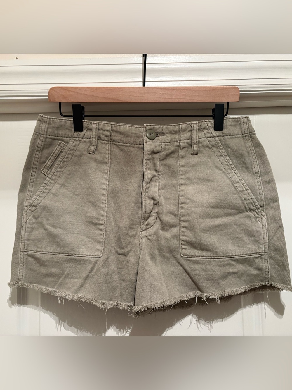 Women’s American Eagle button fly olive green shorts size 12